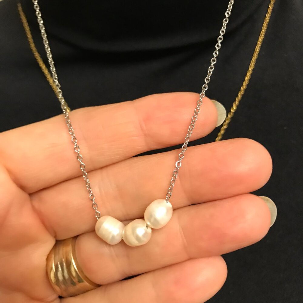 Freshwater Pearls on Stainless Steel 18 in chain Lobster Clasp Gift Box WHITE